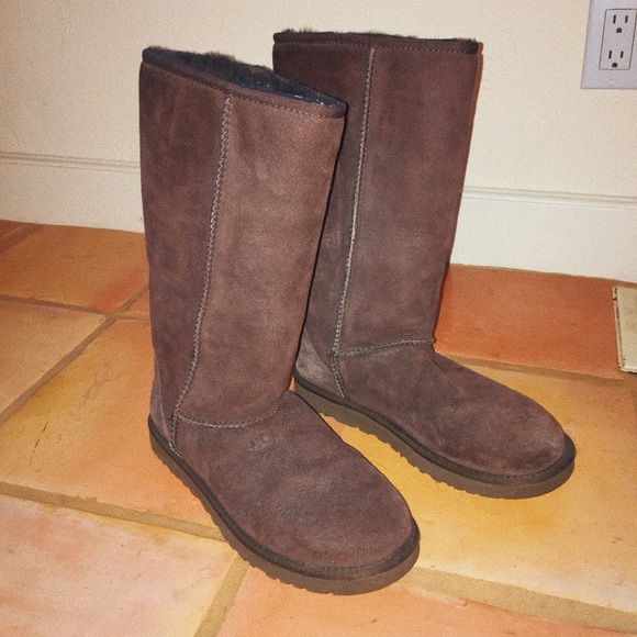 UGG Shoes - 🌲UGGS🎄 tall brown ugg boots UGG Shoes - 🌲UGGS🎄 tall brown ugg boots